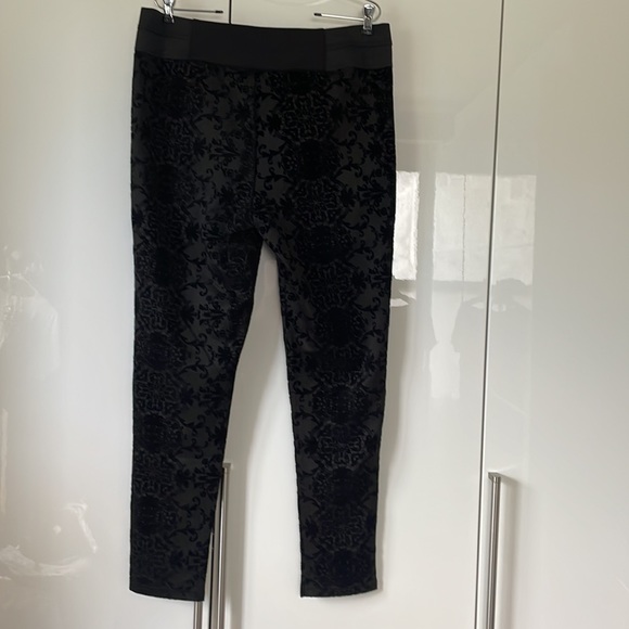 Simply Vera Vera Wang Skinny Pants Color-Black Size- XL NWOT - Picture 3 of 13